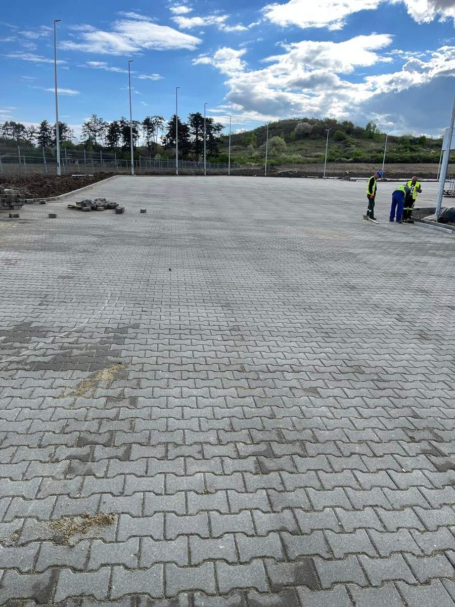 Large finished double-T paved car park